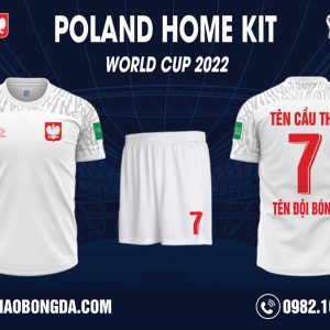 Áo Ba Lan Poland Sân Nhà World Cup 2022 Đẹp Xuất Sắc Nhất. Mẫu áo được lấy gam màu trắng làm gam màu chính của chiếc áo đấu. Ở trên toàn thân áo trước và sau được tô điểm bằng các họa tiết tia chớp loang gạch trên hai vai áo và hai ống tay áo.